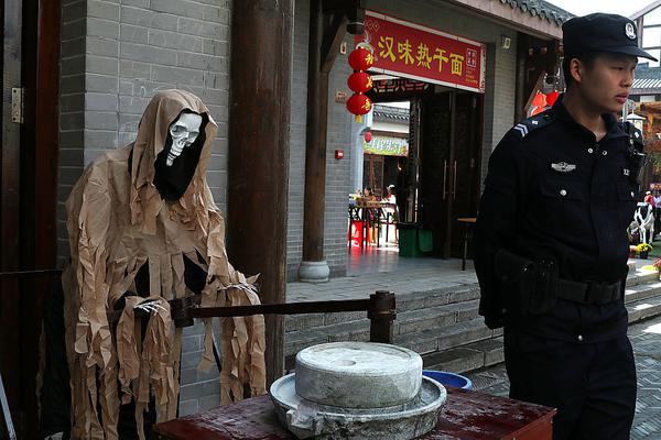 异世界搞笑冒险番为何吸引人？独特设定与反差角色是关键