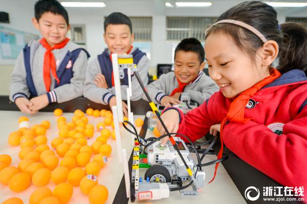 免费在线可阅读漫画成首选，却面临凯发k8国际首页登录的版权等难题待剖析？