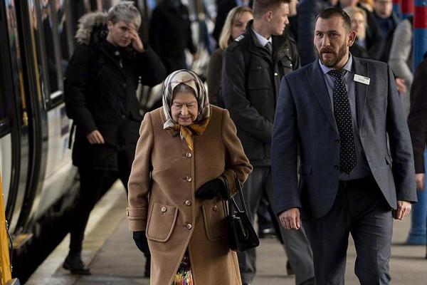 异世界搞笑冒险番为何吸引人？独特设定与反差角色是关键