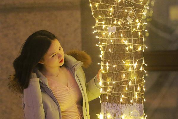 免费在线可阅读漫画成首选，却面临凯发k8国际首页登录的版权等难题待剖析？