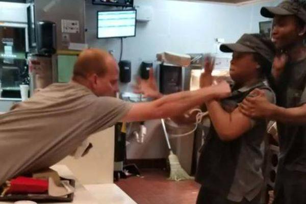 《海贼王第890集》在线观看