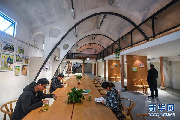 免费在线可阅读漫画成首选，却面临凯发k8国际首页登录的版权等难题待剖析？