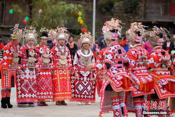 免费在线可阅读漫画成首选，却面临凯发k8国际首页登录的版权等难题待剖析？