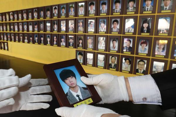 异世邪君漫画免费阅读百年