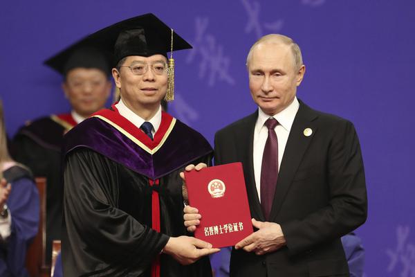 异世界搞笑冒险番为何吸引人？独特设定与反差角色是关键