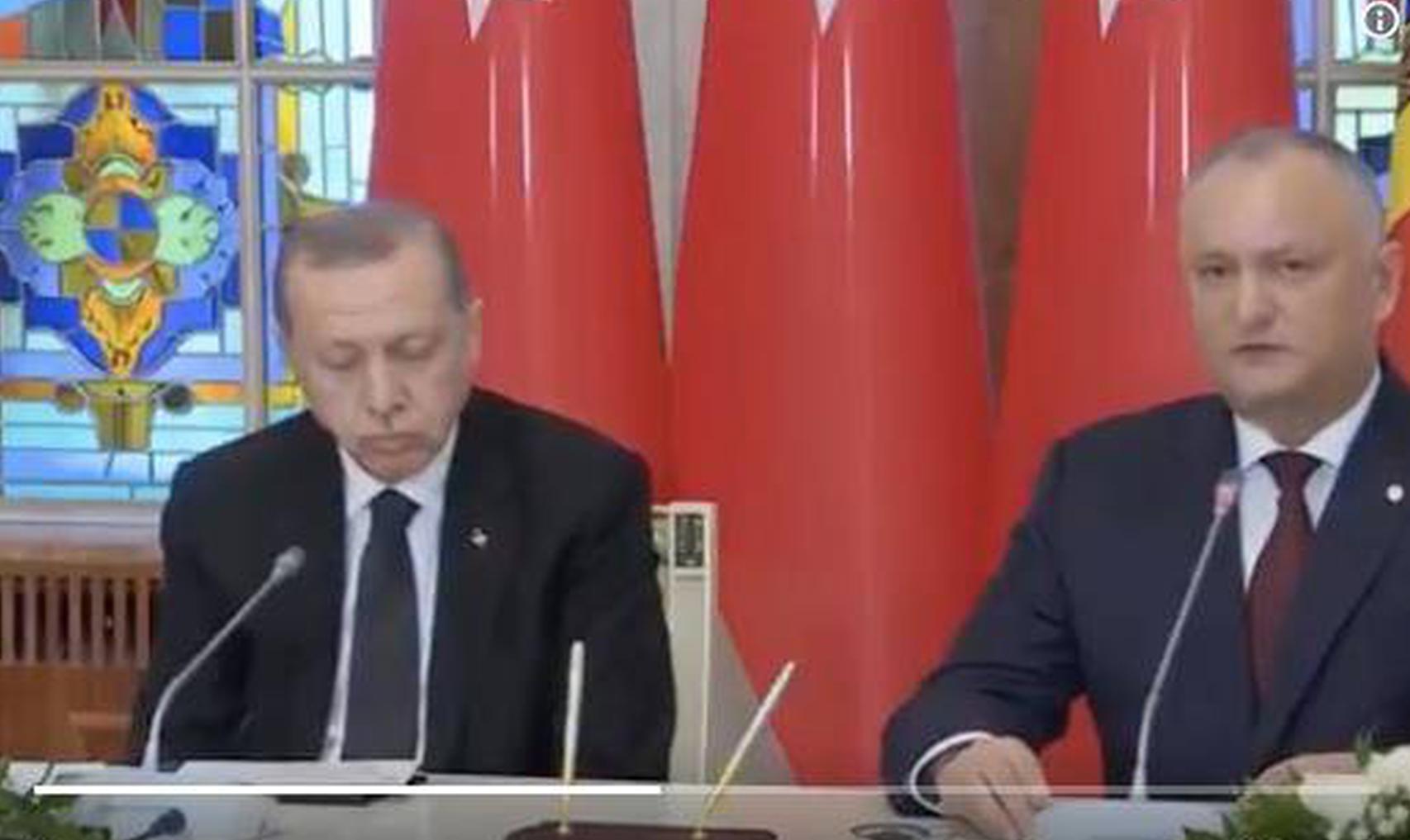 《海贼王第890集》在线观看