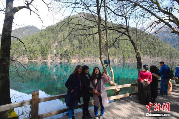 异世界搞笑冒险番为何吸引人？独特设定与反差角色是关键