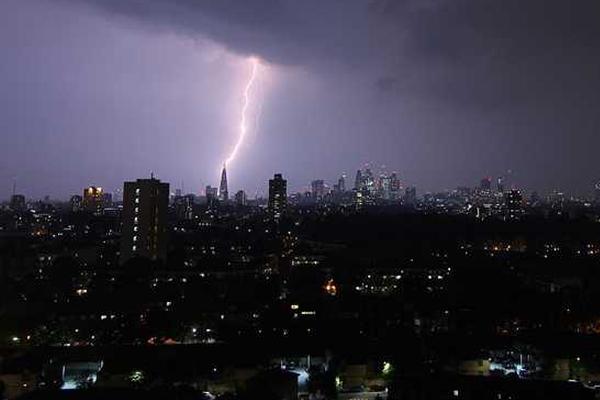 异世界搞笑冒险番为何吸引人？独特设定与反差角色是关键