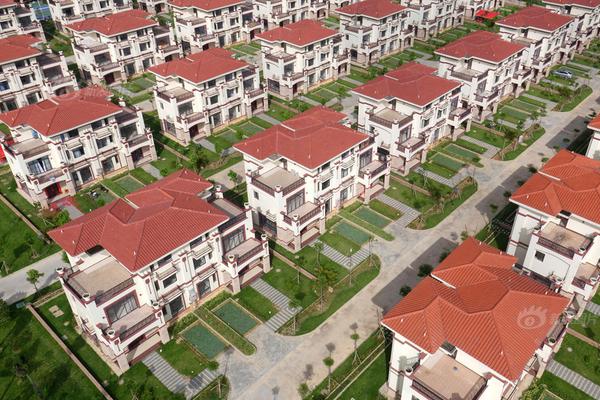 异世界搞笑冒险番为何吸引人？独特设定与反差角色是关键