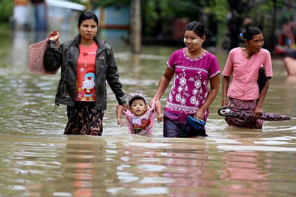 修仙归来校园漫画下拉观看