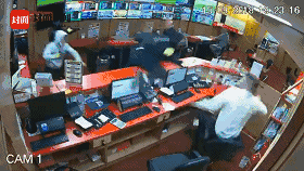 免费在线可阅读漫画成首选，却面临凯发k8国际首页登录的版权等难题待剖析？