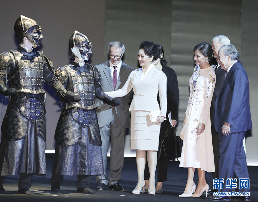 帐篷里的秘密漫画全集免费