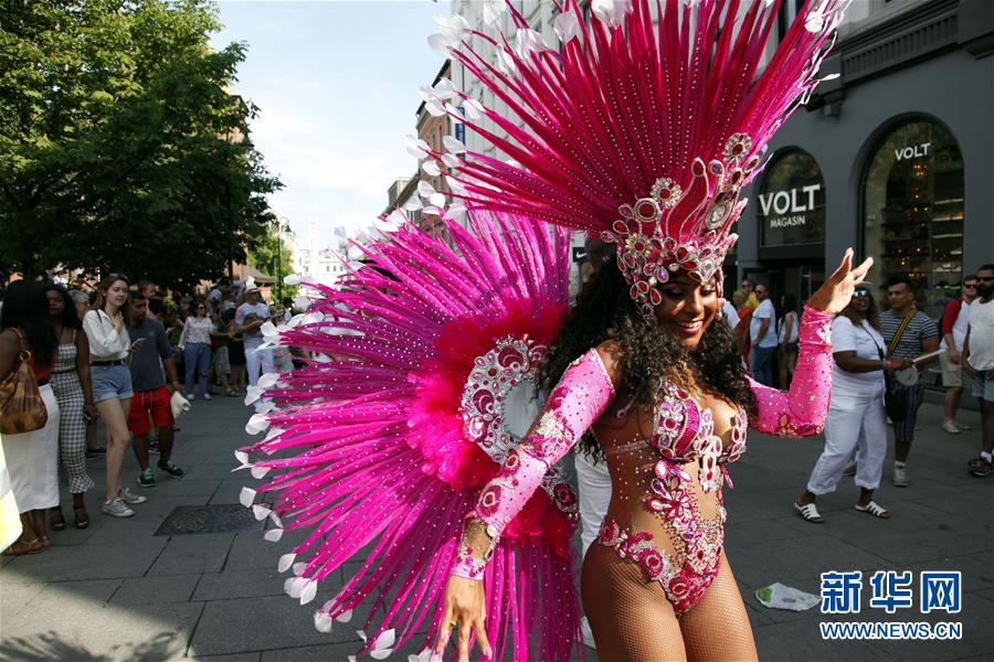 免费在线可阅读漫画成首选，却面临凯发k8国际首页登录的版权等难题待剖析？