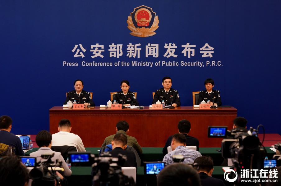 免费在线可阅读漫画成首选，却面临凯发k8国际首页登录的版权等难题待剖析？