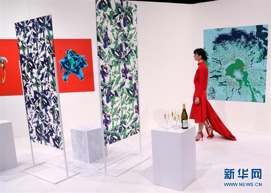 免费在线可阅读漫画成首选，却面临凯发k8国际首页登录的版权等难题待剖析？