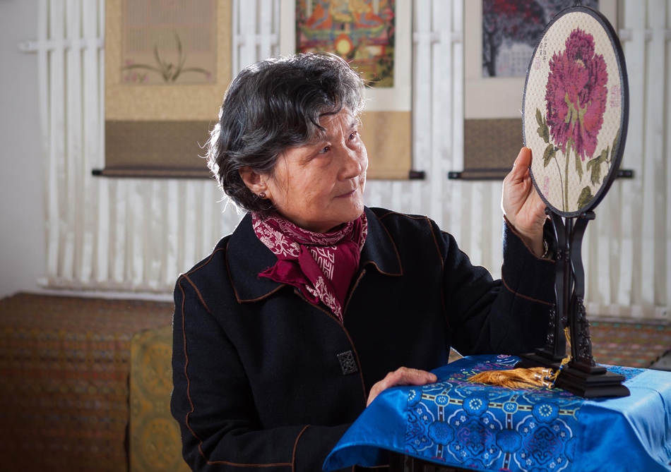 异世界搞笑冒险番为何吸引人？独特设定与反差角色是关键